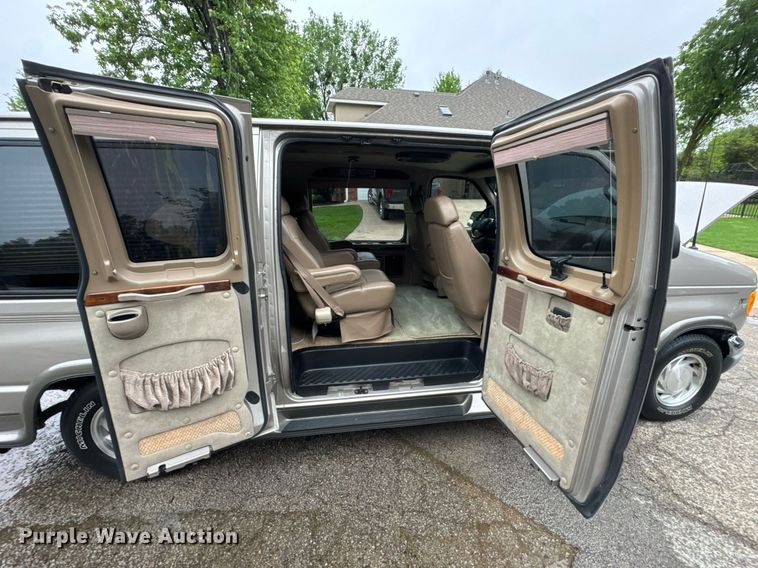 image for item DO0984 2002 Ford E150 van