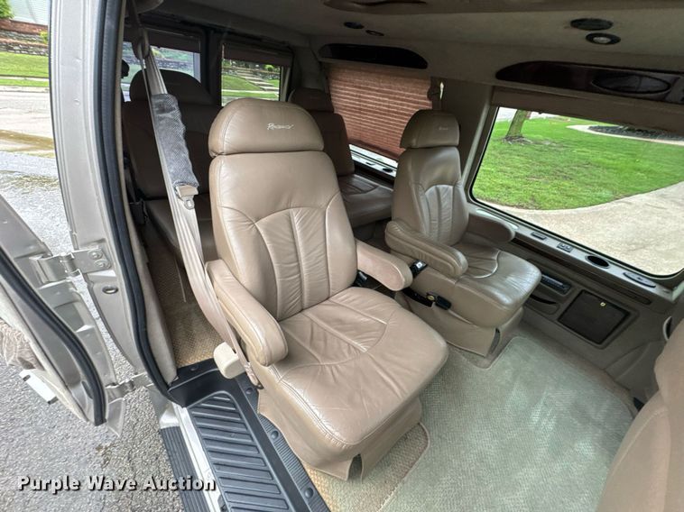 image for item DO0984 2002 Ford E150 van