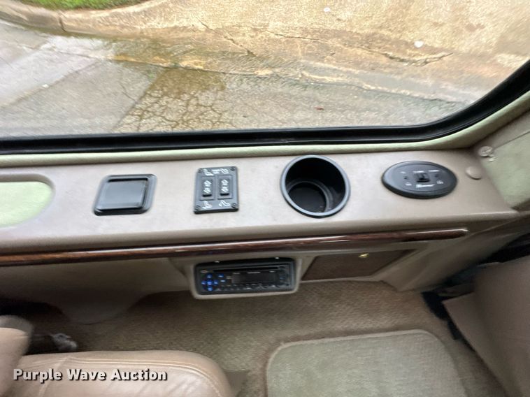 image for item DO0984 2002 Ford E150 van