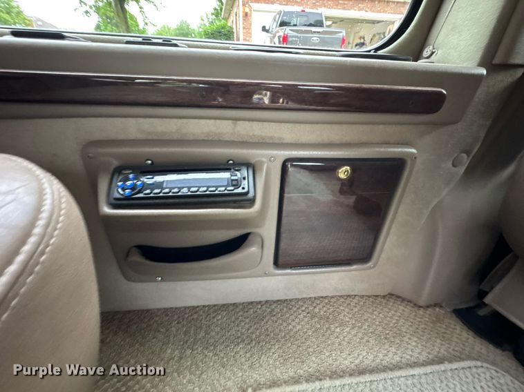 image for item DO0984 2002 Ford E150 van