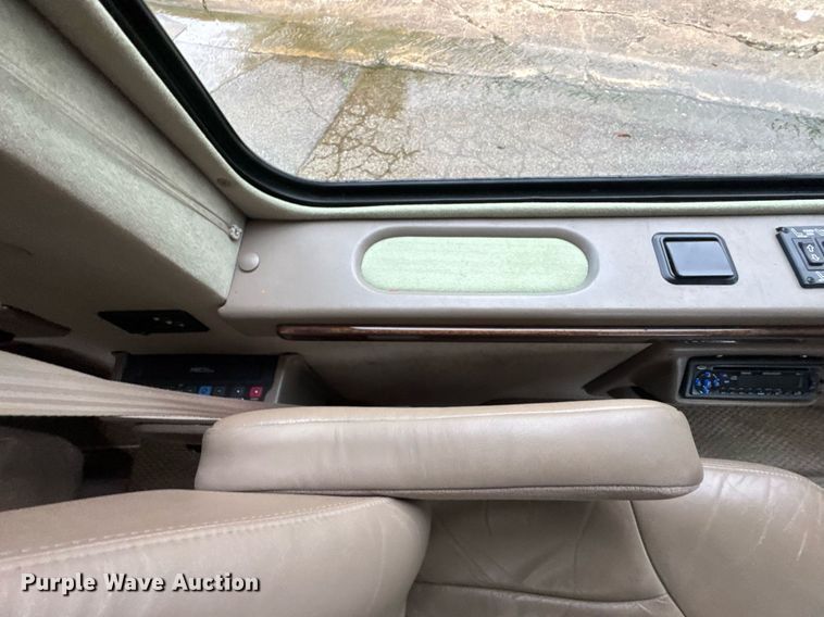 image for item DO0984 2002 Ford E150 van