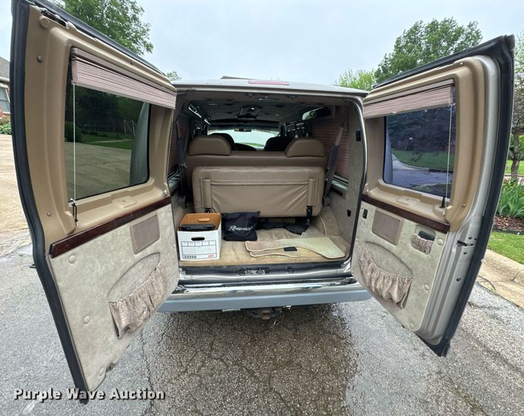 image for item DO0984 2002 Ford E150 van