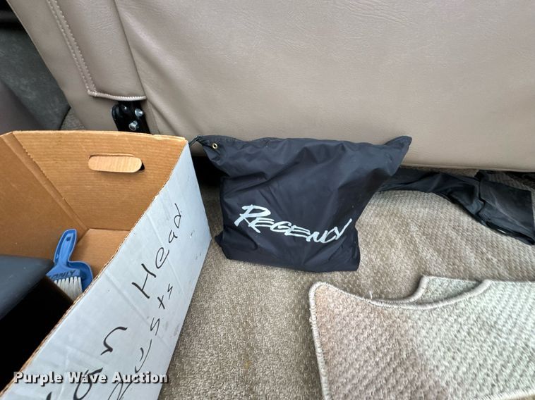 image for item DO0984 2002 Ford E150 van