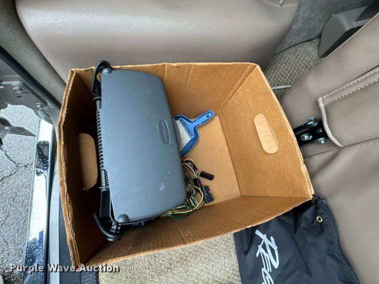 image for item DO0984 2002 Ford E150 van