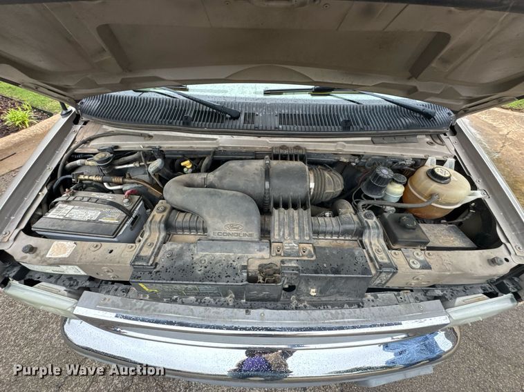 image for item DO0984 2002 Ford E150 van