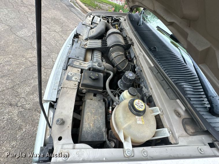 image for item DO0984 2002 Ford E150 van