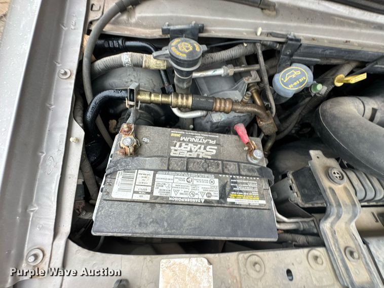 image for item DO0984 2002 Ford E150 van