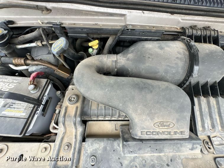 image for item DO0984 2002 Ford E150 van