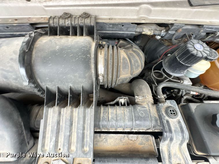 image for item DO0984 2002 Ford E150 van