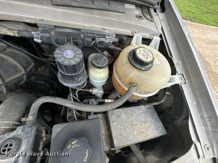 image for item DO0984 2002 Ford E150 van