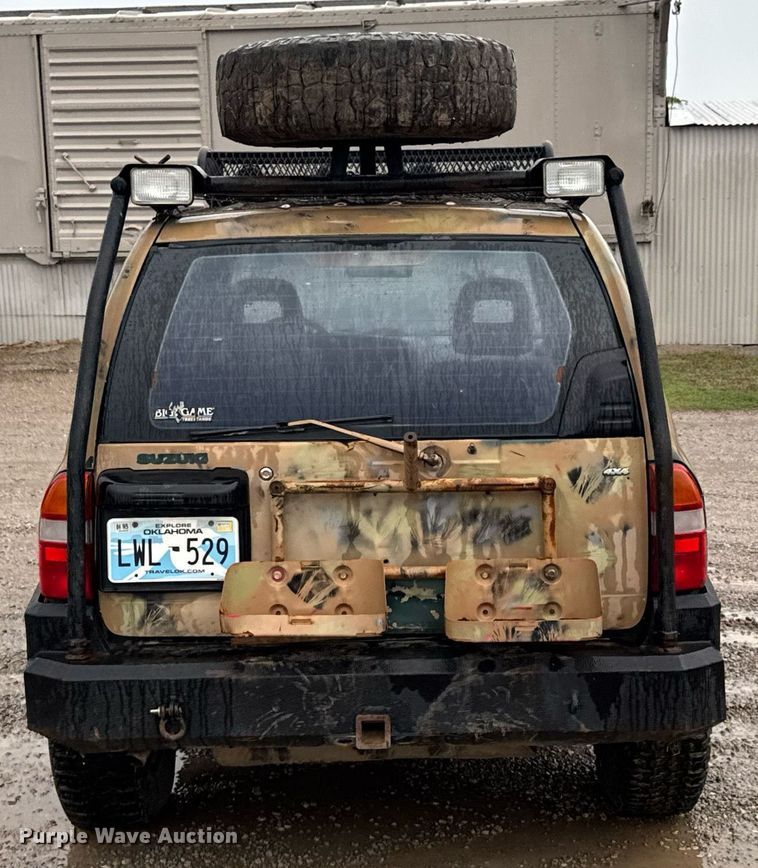 image for item DO0986 2001 Suzuki Grand Vitara SUV