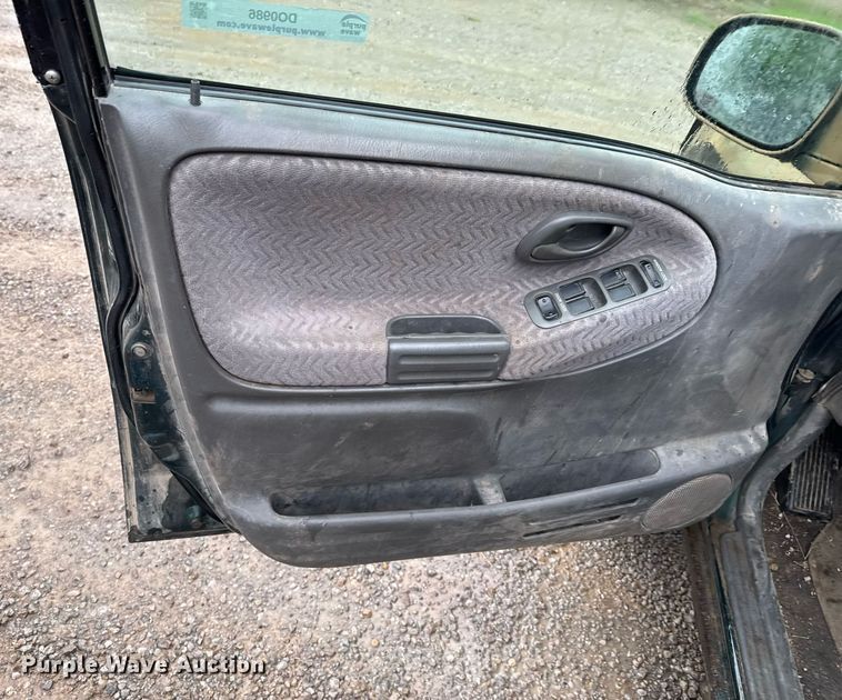 image for item DO0986 2001 Suzuki Grand Vitara SUV