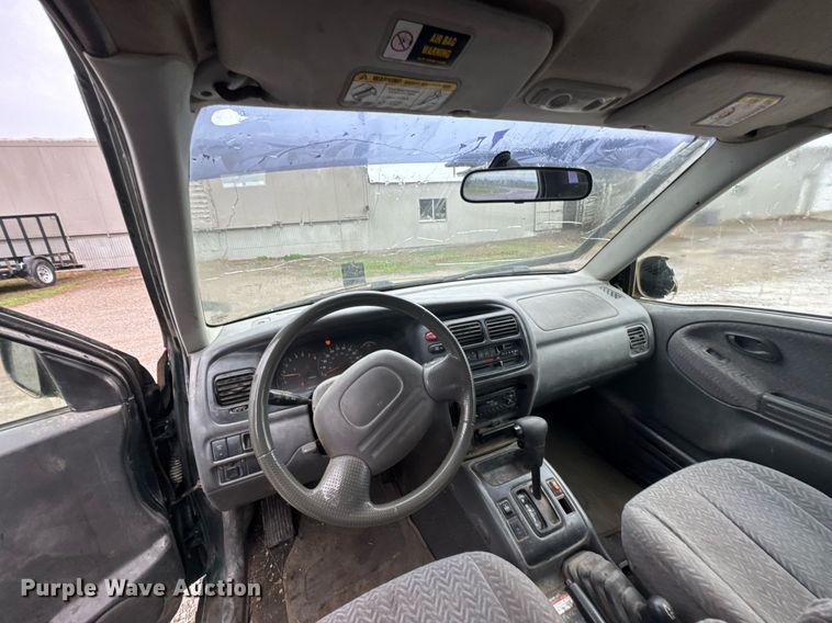 image for item DO0986 2001 Suzuki Grand Vitara SUV