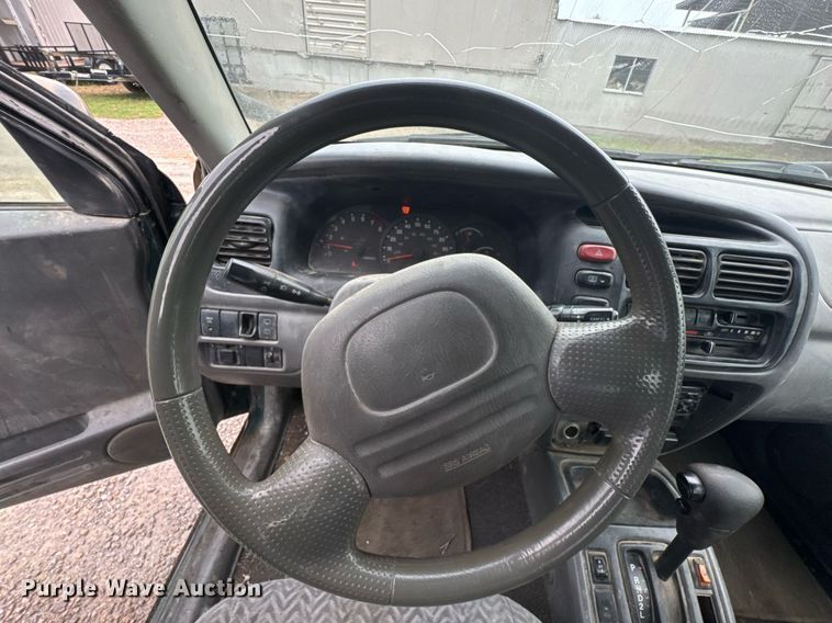 image for item DO0986 2001 Suzuki Grand Vitara SUV