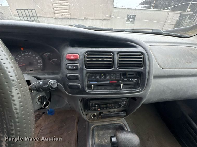 image for item DO0986 2001 Suzuki Grand Vitara SUV