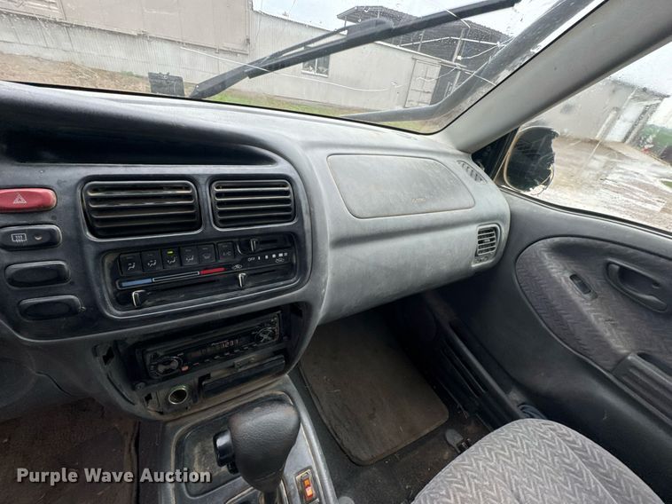 image for item DO0986 2001 Suzuki Grand Vitara SUV