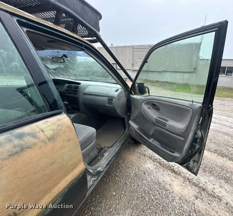 image for item DO0986 2001 Suzuki Grand Vitara SUV