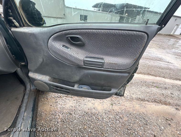 image for item DO0986 2001 Suzuki Grand Vitara SUV