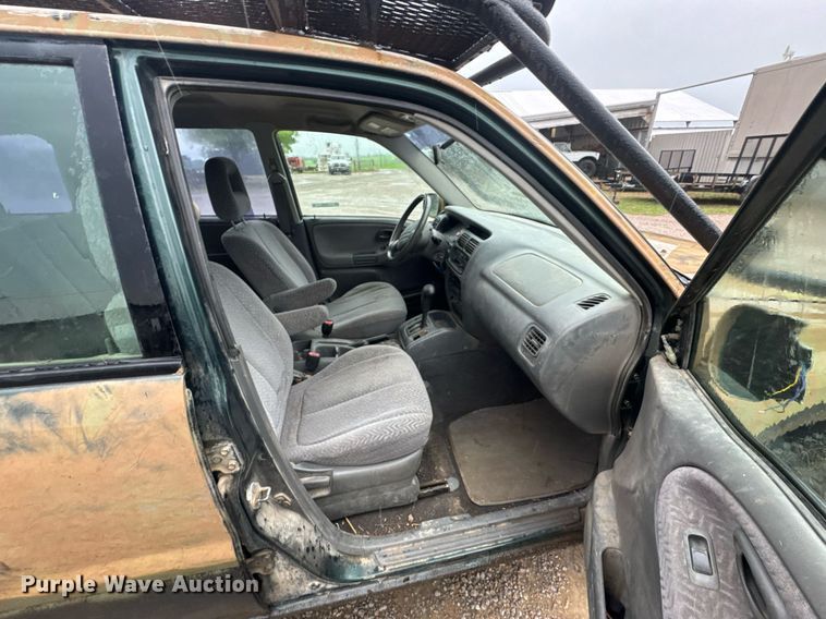 image for item DO0986 2001 Suzuki Grand Vitara SUV