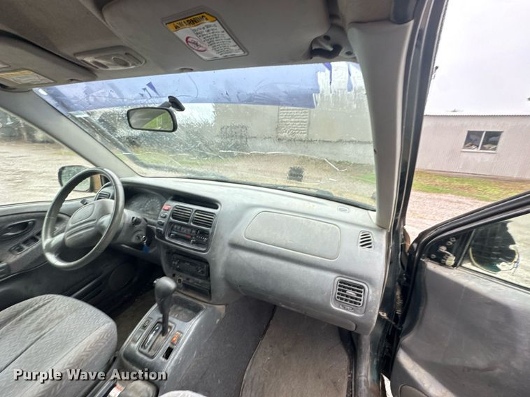 image for item DO0986 2001 Suzuki Grand Vitara SUV