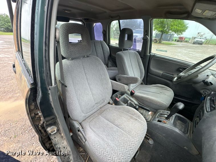 image for item DO0986 2001 Suzuki Grand Vitara SUV