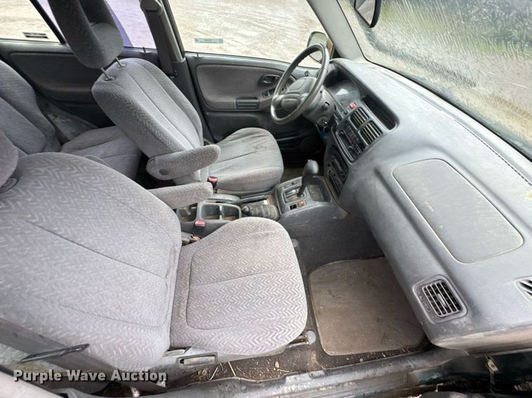 image for item DO0986 2001 Suzuki Grand Vitara SUV
