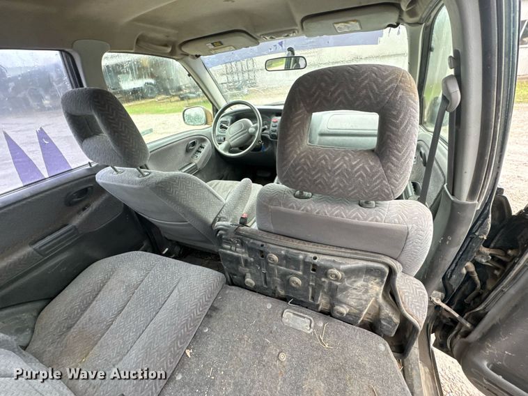 image for item DO0986 2001 Suzuki Grand Vitara SUV