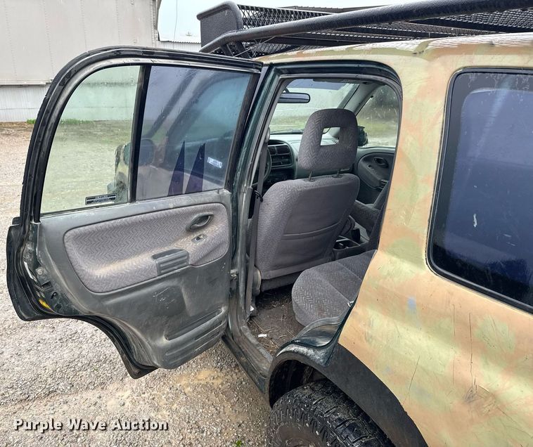 image for item DO0986 2001 Suzuki Grand Vitara SUV