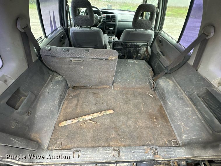 image for item DO0986 2001 Suzuki Grand Vitara SUV