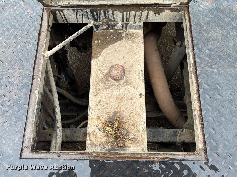 image for item DO0987 2008 Ford F350 Super Duty XL bale bed pickup truck