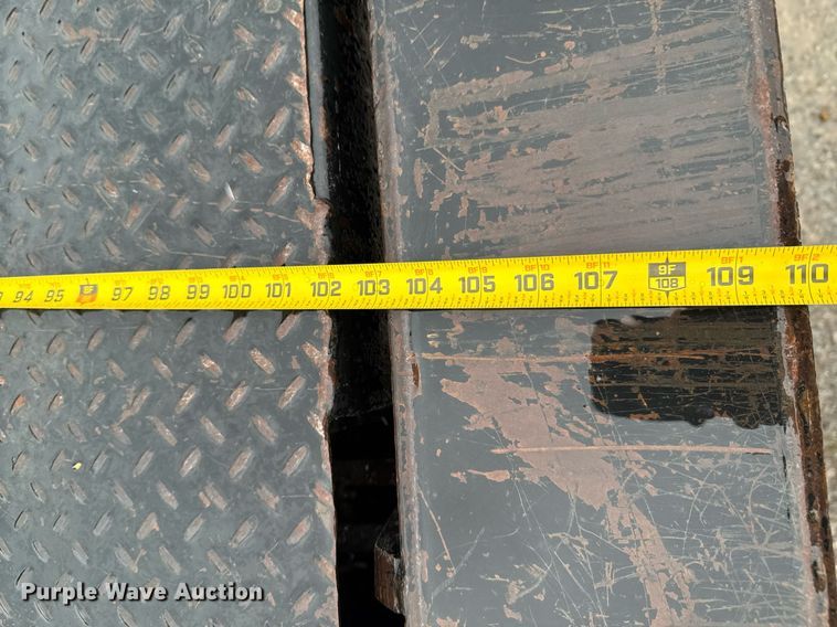 image for item DO0987 2008 Ford F350 Super Duty XL bale bed pickup truck