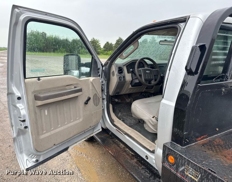 image for item DO0987 2008 Ford F350 Super Duty XL bale bed pickup truck