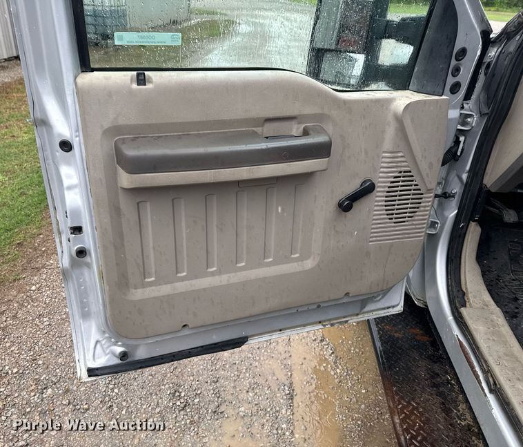 image for item DO0987 2008 Ford F350 Super Duty XL bale bed pickup truck