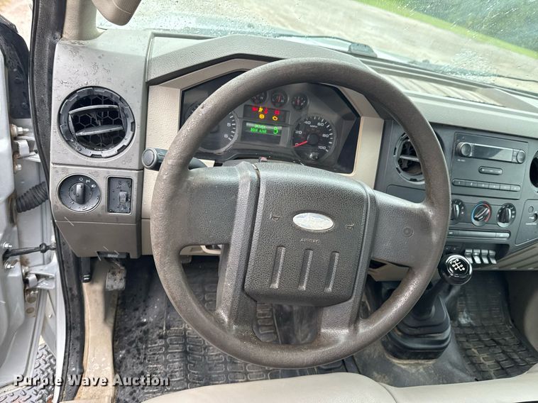 image for item DO0987 2008 Ford F350 Super Duty XL bale bed pickup truck