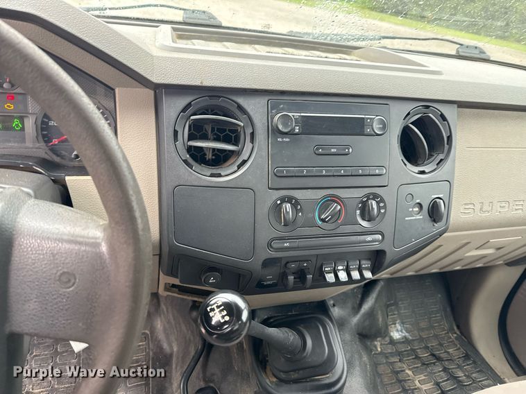 image for item DO0987 2008 Ford F350 Super Duty XL bale bed pickup truck