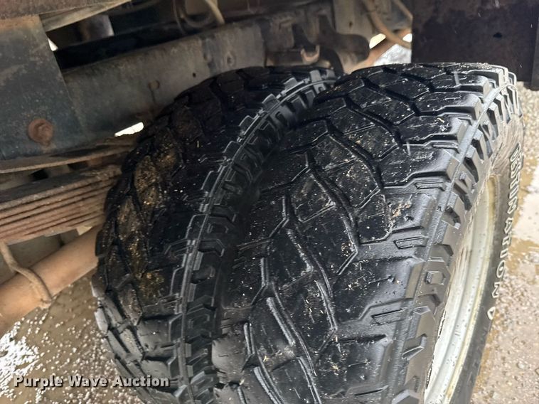 image for item DO0987 2008 Ford F350 Super Duty XL bale bed pickup truck