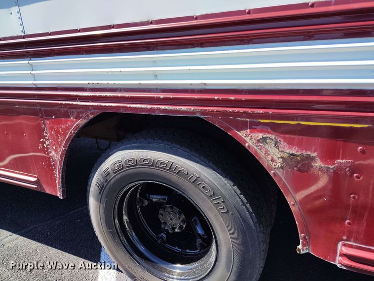 image for item DP4921 1999 International 3800 school bus