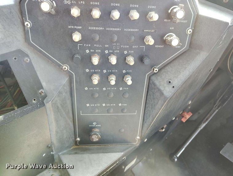 image for item DP4921 1999 International 3800 school bus