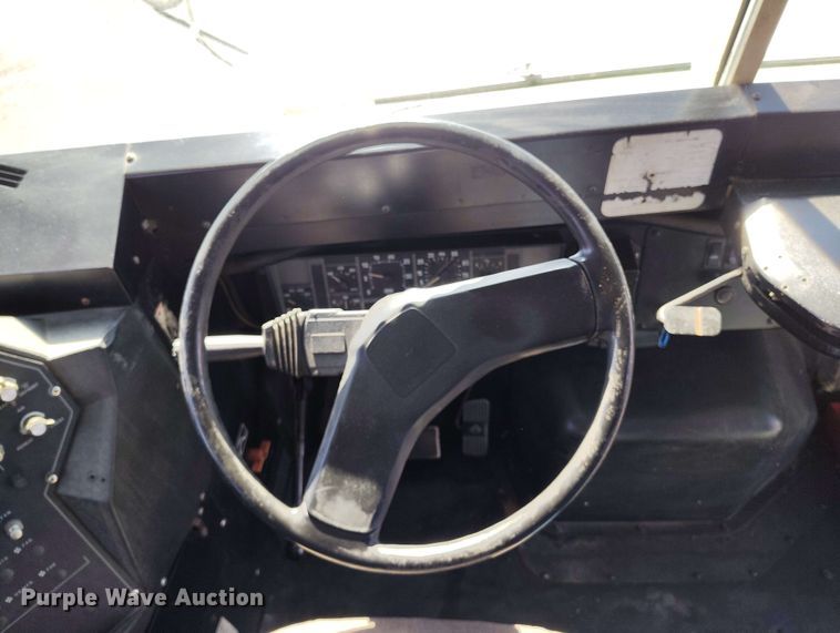 image for item DP4921 1999 International 3800 school bus