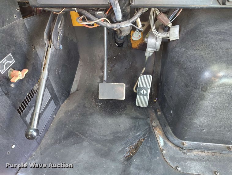 image for item DP4921 1999 International 3800 school bus