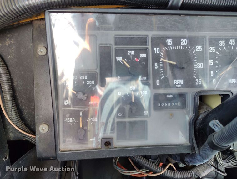 image for item DP4921 1999 International 3800 school bus