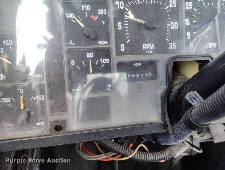 image for item DP4921 1999 International 3800 school bus