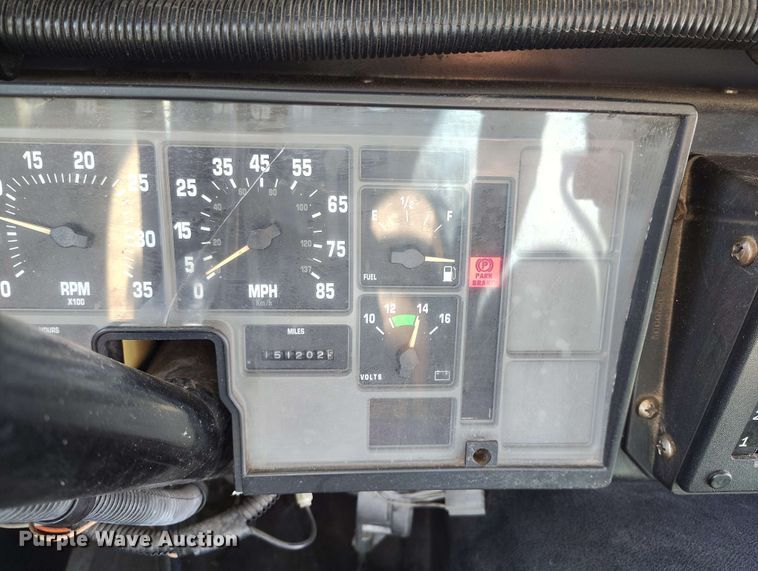 image for item DP4921 1999 International 3800 school bus