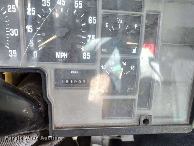 image for item DP4921 1999 International 3800 school bus