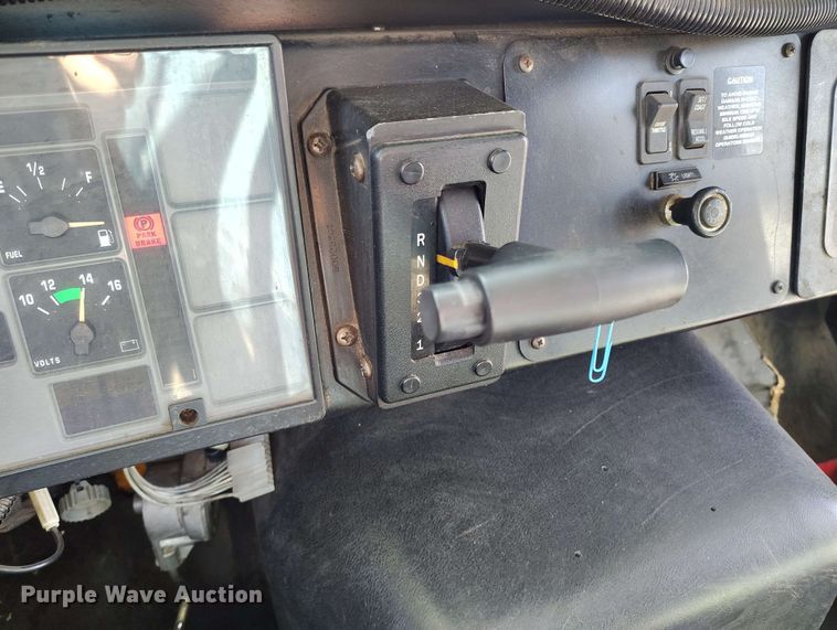 image for item DP4921 1999 International 3800 school bus