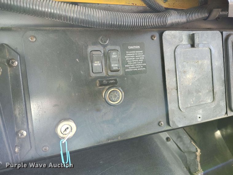 image for item DP4921 1999 International 3800 school bus