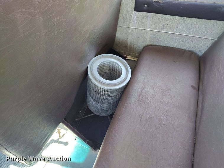 image for item DP4921 1999 International 3800 school bus