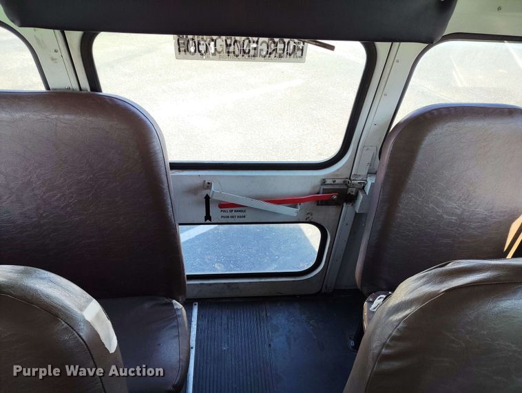 image for item DP4921 1999 International 3800 school bus