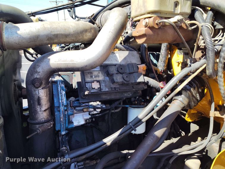 image for item DP4921 1999 International 3800 school bus