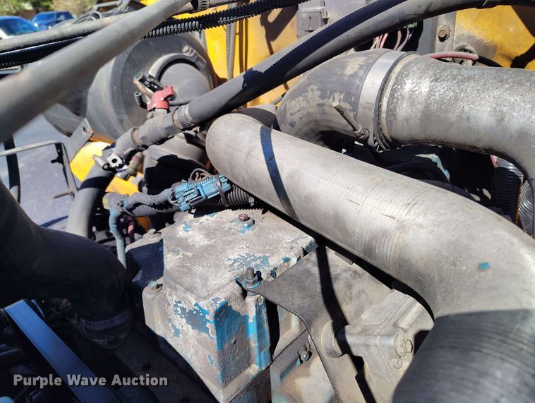 image for item DP4921 1999 International 3800 school bus